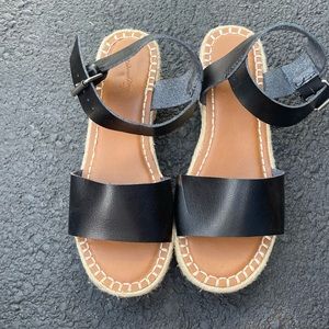Like new Target Universal Thread Black Sandals